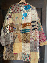 Load image into Gallery viewer, Kimono patchwork en Soie Court Beige #5
