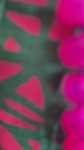 Charger et lire la vidéo dans la visionneuse de la Galerie, Collier en calcédoine rose fluo en soie
