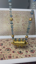 Charger et lire la vidéo dans la visionneuse de la Galerie, Collier Rajasthan en Aigue-marine avec une amulette Indienne vintage
